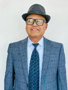 Man wearing a suit and hat